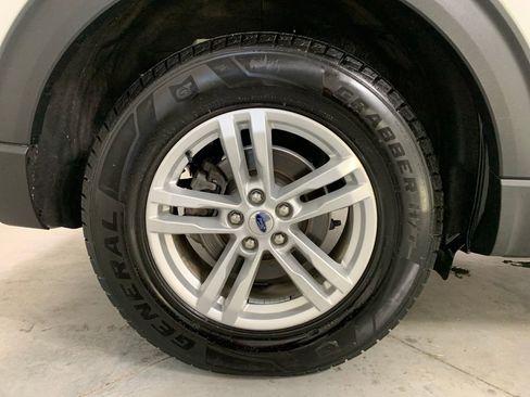 Used 2022 Ford Explorer XLT image 26