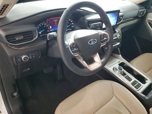 Used 2022 Ford Explorer Limited w/ Equipment Group 301A image 9
