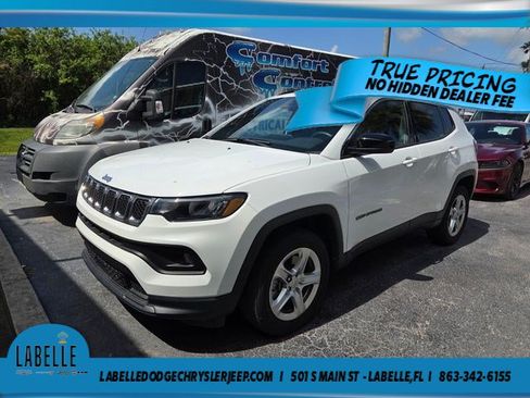 Used 2023 Jeep Compass Latitude AWD/4WD image 3