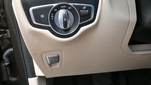 Used 2017 Mercedes-Benz GLC 300 4MATIC Coupe image 22