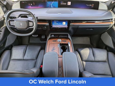Certified 2025 Lincoln Navigator Black Label AWD/4WD image 10