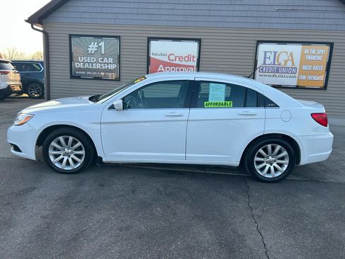 Used 2014 Chrysler 200 Touring image 8