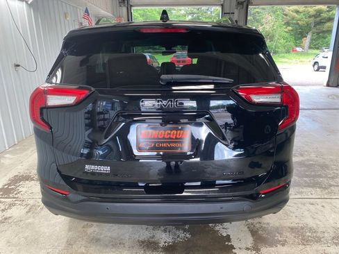 Used 2023 GMC Terrain SLE w/ Driver Convenience Package AWD/4WD image 12