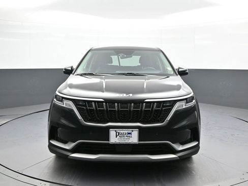 Used 2023 Kia Carnival EX image 2