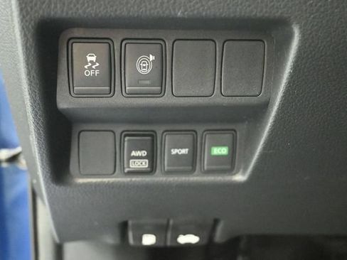 Used 2017 Nissan Rogue SV AWD/4WD image 20