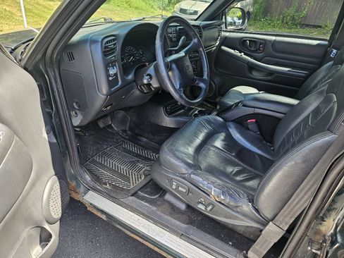 Used 2002 Chevrolet Blazer LS w/ Preferred Equipment Group AWD/4WD image 11