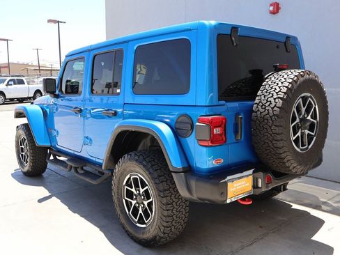 Used 2024 Jeep Wrangler Unlimited Rubicon AWD/4WD image 3