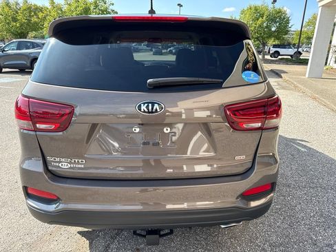 Used 2019 Kia Sorento FWD image 9