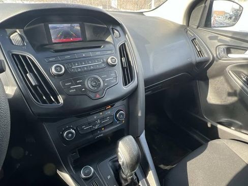Certified 2017 Ford Focus SE image 28
