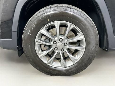 Used 2020 Jeep Cherokee Latitude Plus w/ Cold Weather Group AWD/4WD image 33