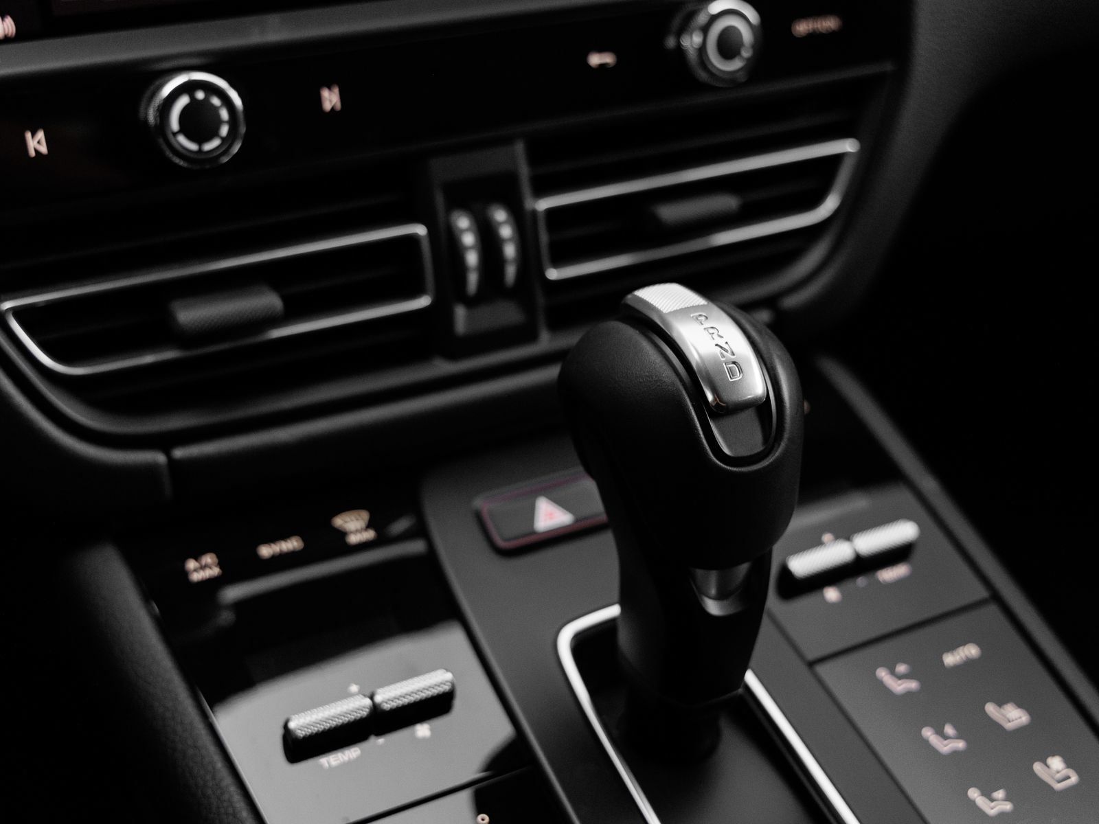 Used 2026 Porsche Macan AWD/4WD image 23