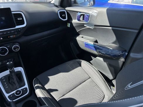 New 2025 Hyundai Venue Limited image 6