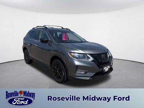 Used 2018 Nissan Rogue SV w/ Premium Package AWD/4WD image 1