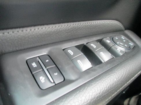 Used 2021 GMC Yukon Denali w/ Denali Premium Package image 30