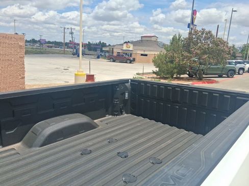 Used 2026 GMC Sierra 2500 AT4X AWD/4WD image 9