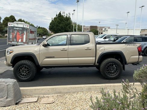Used 2018 Toyota Tacoma TRD Off-Road w/ Technology Package RWD image 6