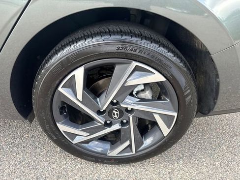 Used 2025 Hyundai Elantra Sport image 16
