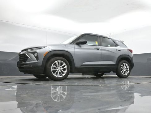 Used 2024 Chevrolet TrailBlazer LS image 36