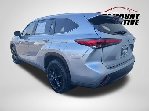 Used 2023 Toyota Highlander XLE image 6