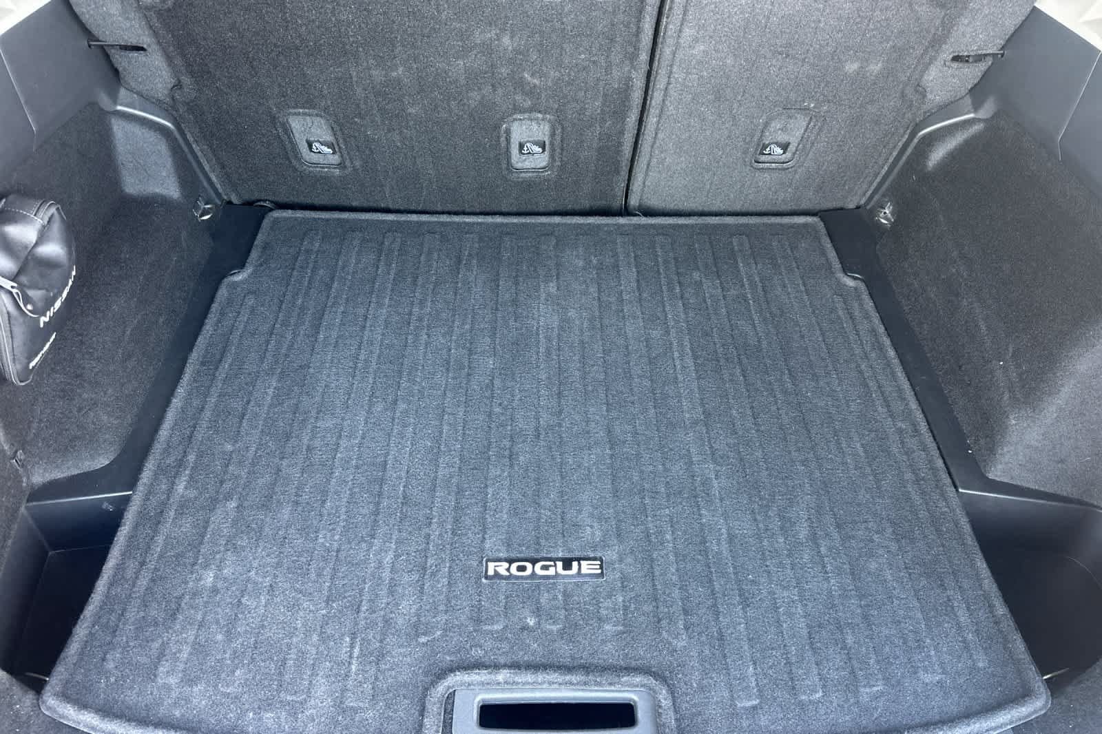 Used 2025 Nissan Rogue SV AWD/4WD image 16