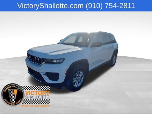 Certified 2025 Jeep Grand Cherokee Laredo AWD/4WD image 14