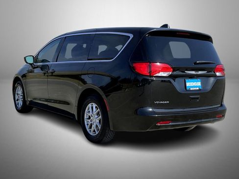 Used 2023 Chrysler Voyager LX FWD image 7