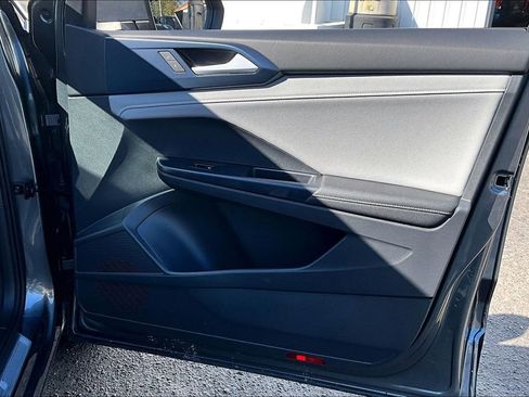 Used 2024 Volkswagen Taos SE image 26