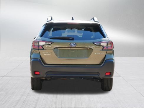 Used 2024 Subaru Outback Premium AWD/4WD image 6
