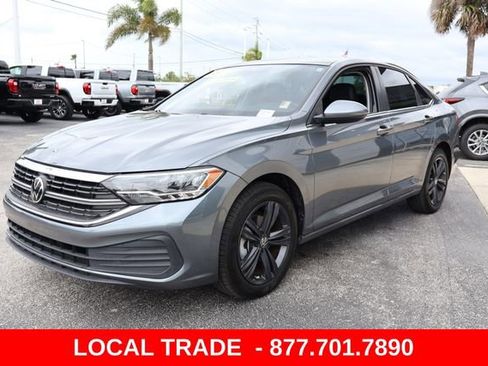 Used 2024 Volkswagen Jetta SE FWD image 4