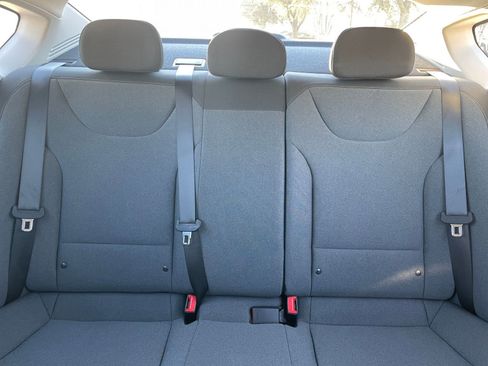 Used 2025 Kia K4 LXS image 40