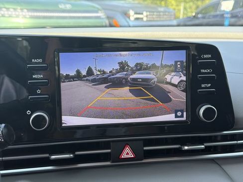 Used 2022 Hyundai Elantra SEL w/ Convenience + Premium Package FWD image 32