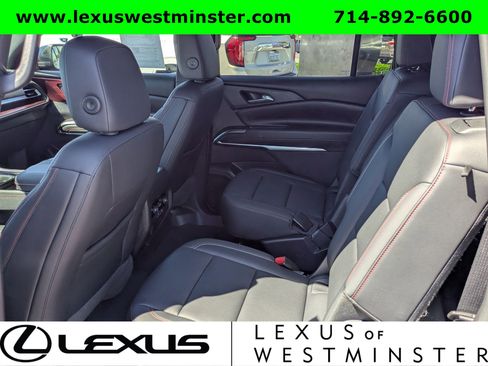 Used 2024 Chevrolet Traverse Z71 AWD/4WD image 14