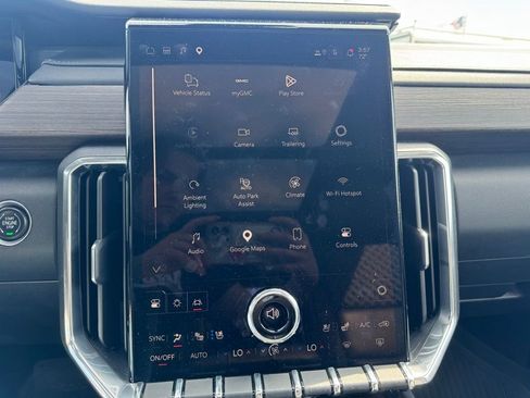 Used 2025 GMC Acadia Denali w/ Super Cruise Package FWD image 17