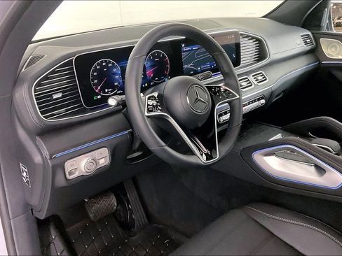 Used 2026 Mercedes-Benz GLS 450 4MATIC image 11