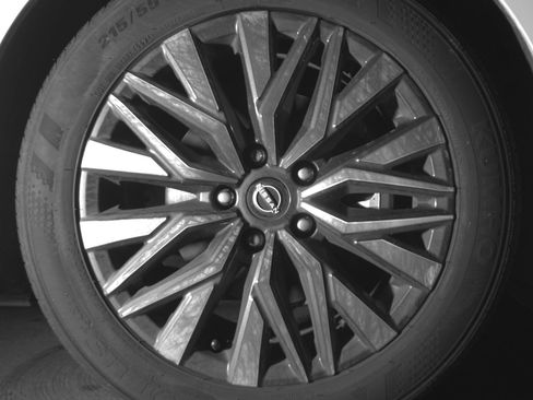 Used 2025 Nissan Altima 2.5 SV FWD image 12