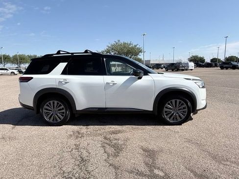 Used 2024 Nissan Pathfinder SL w/ SL Premium Package FWD image 5