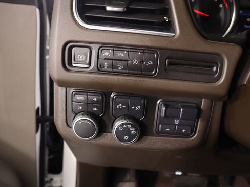 Used 2021 Chevrolet Tahoe Z71 w/ Z71 Signature Package image 8