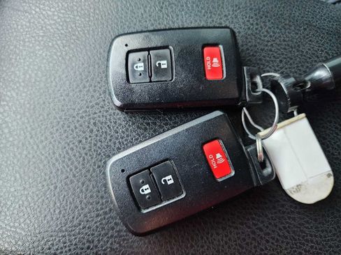 Used 2019 Toyota Tacoma TRD Off-Road AWD/4WD image 32