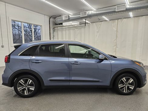 Used 2020 Kia Niro EX Premium image 4