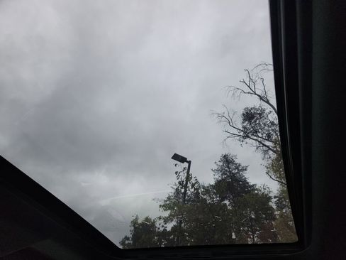 Used 2025 Land Rover Discovery S image 27