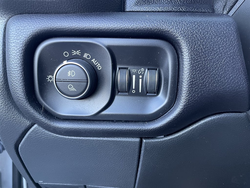 Used 2022 RAM 3500 Laramie AWD/4WD image 36