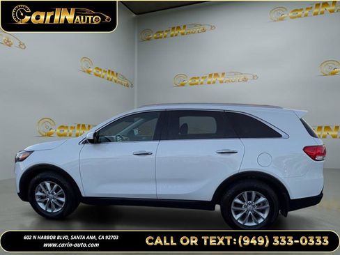 Used 2017 Kia Sorento LX w/ LX V6 Convenience Package image 8