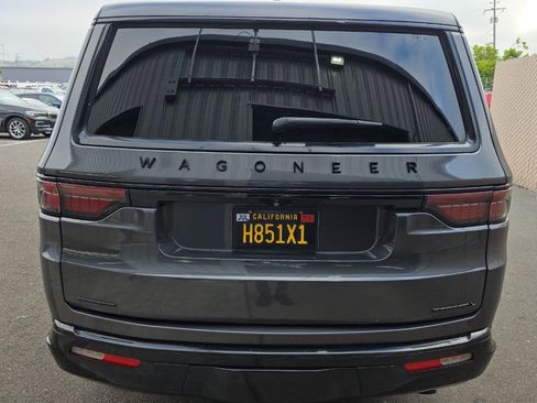 Used 2023 Jeep Wagoneer L Series III w/ Premium Group I AWD/4WD image 5