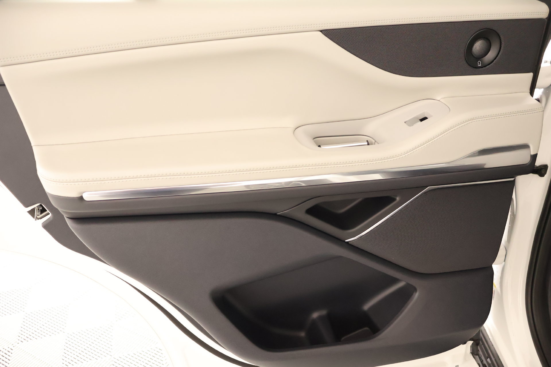 New 2026 Lincoln Navigator Premiere AWD/4WD image 18