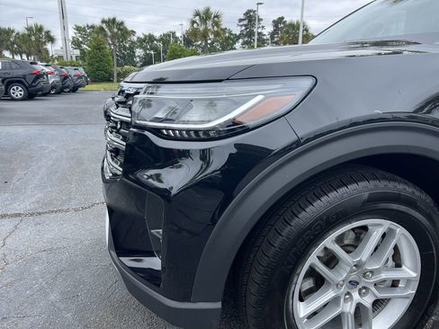Used 2025 Ford Explorer Active w/ Active Comfort Package RWD image 6