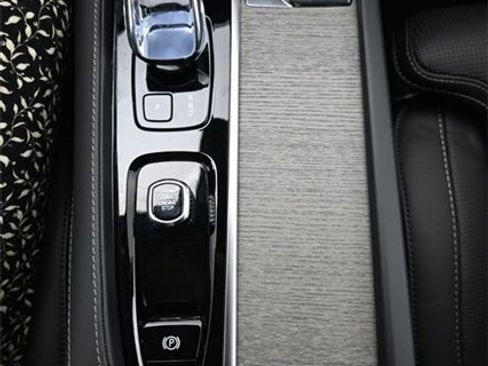 Used 2025 Volvo XC90 T8 Ultra image 10