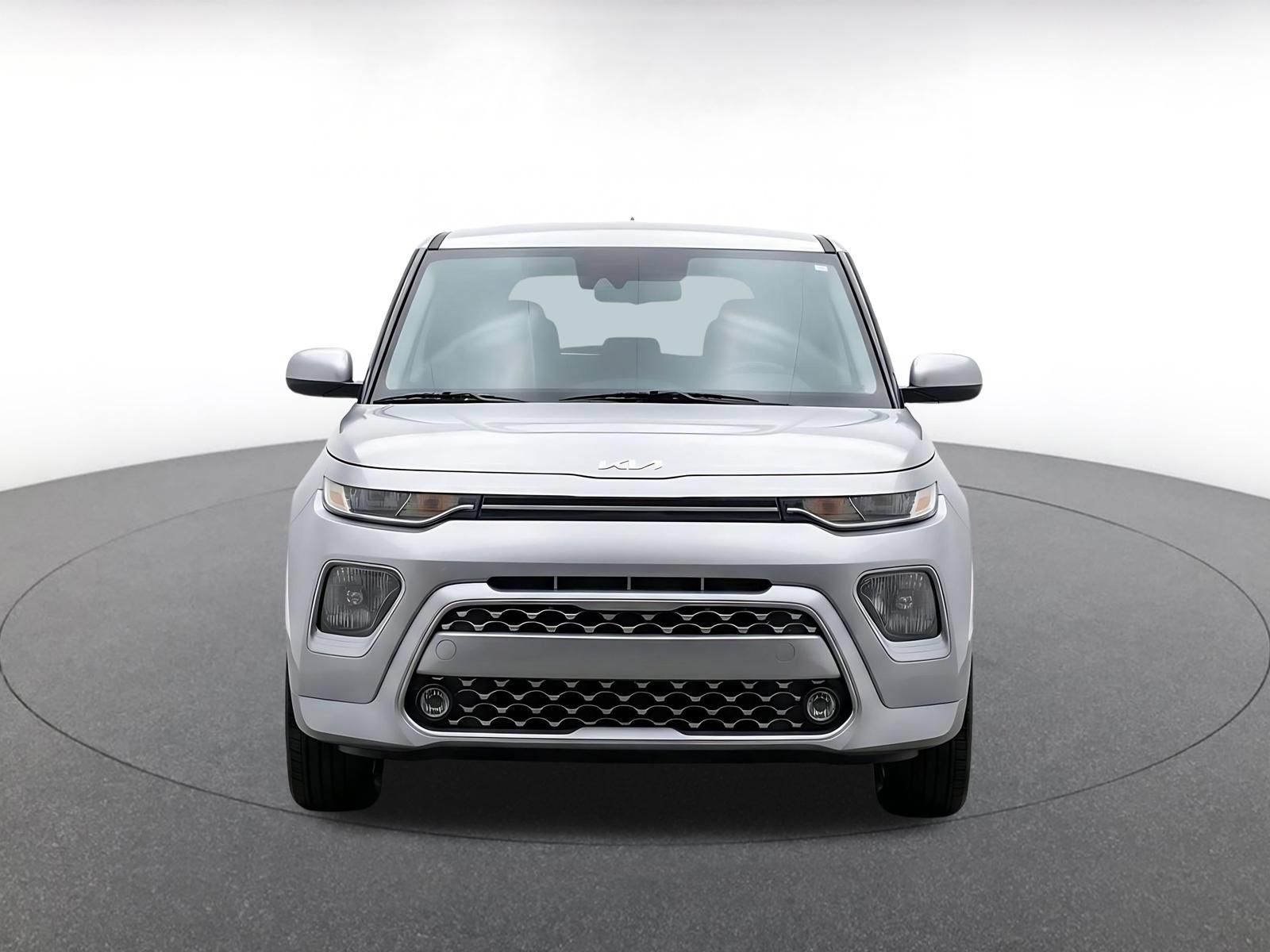 Used 2025 Kia Soul LX w/ LX Technology Package FWD image 2