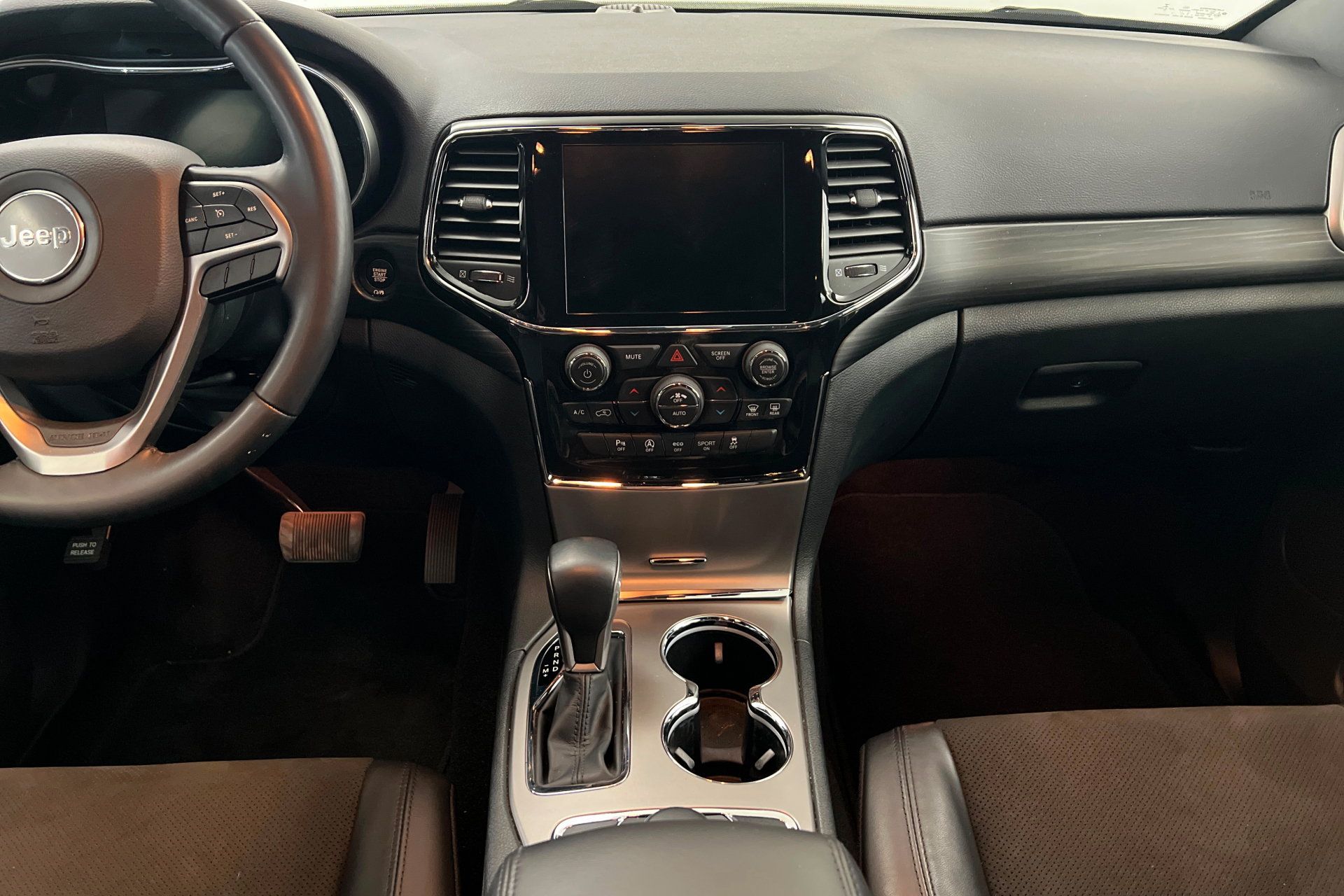 Certified 2022 Jeep Grand Cherokee Laredo X AWD/4WD image 13