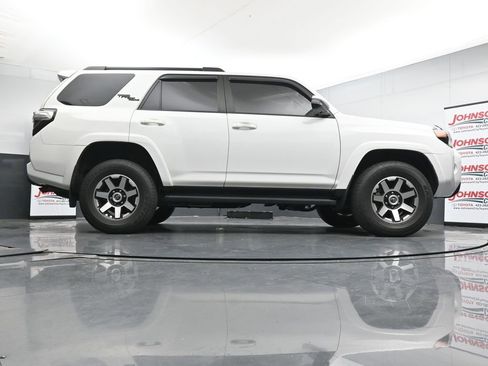 Used 2019 Toyota 4Runner TRD Off-Road Premium AWD/4WD image 24