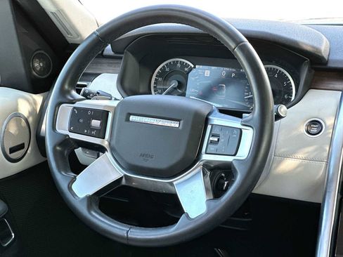 Used 2023 Land Rover Discovery S image 27